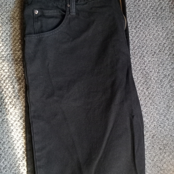 Wrangler authentic Men's Classic 5 pocket relaxed fit Jean, 38/28, Black - Picture 2 of 4